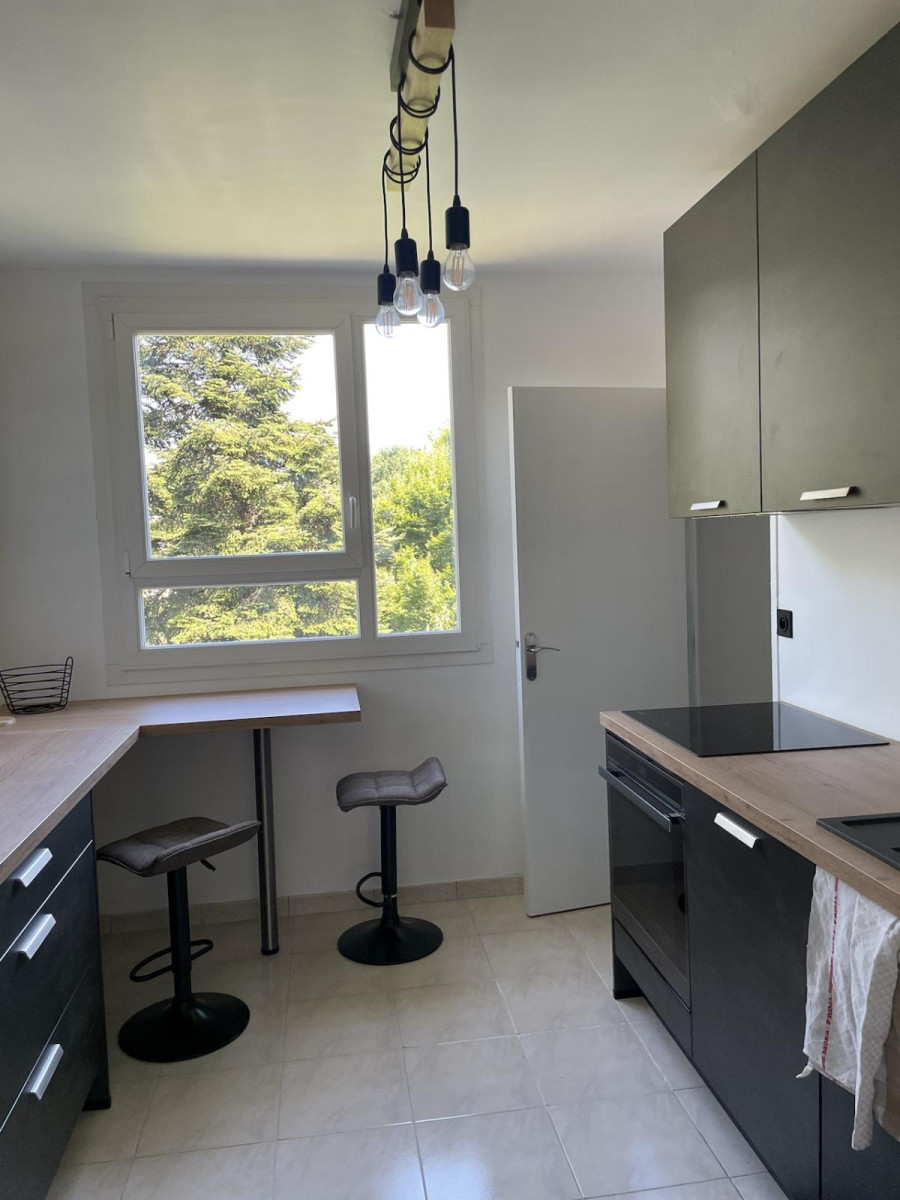
                                                Location
                                                 T4 meublé 73m² – Métro Henri Fréville Tout équipé