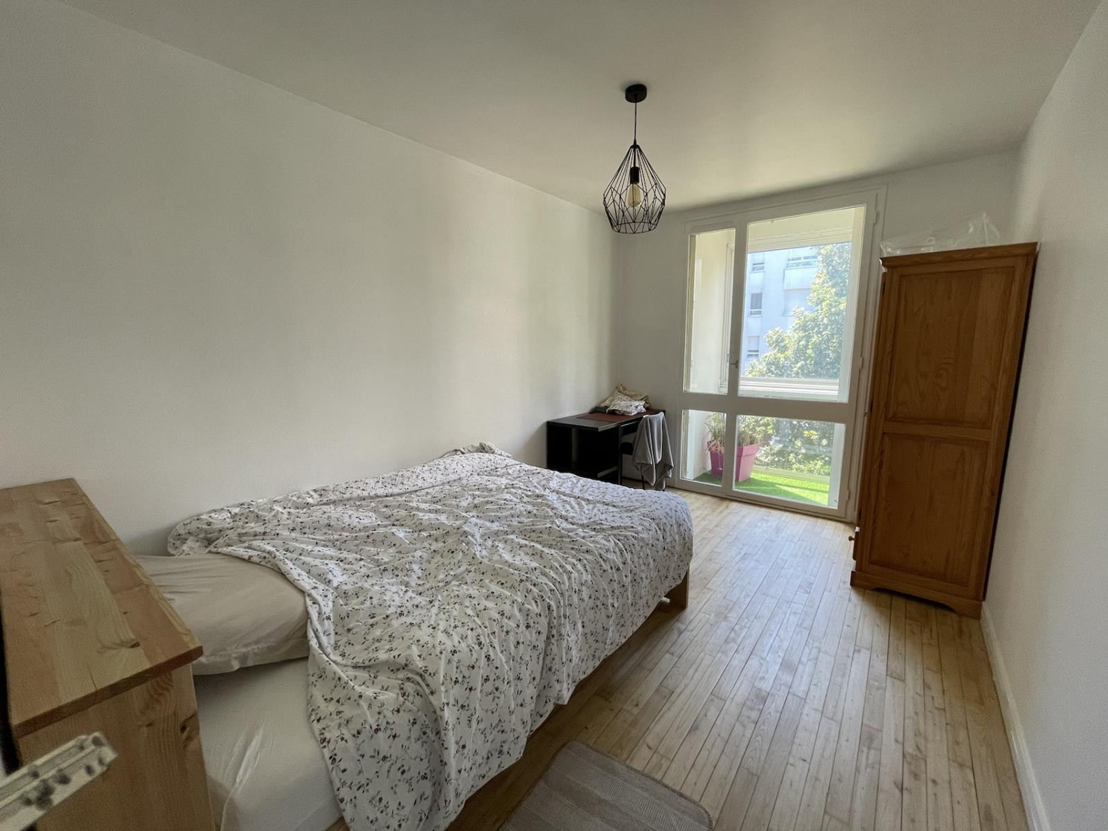 
                                                Location
                                                 T4 meublé 73m² – Métro Henri Fréville Tout équipé