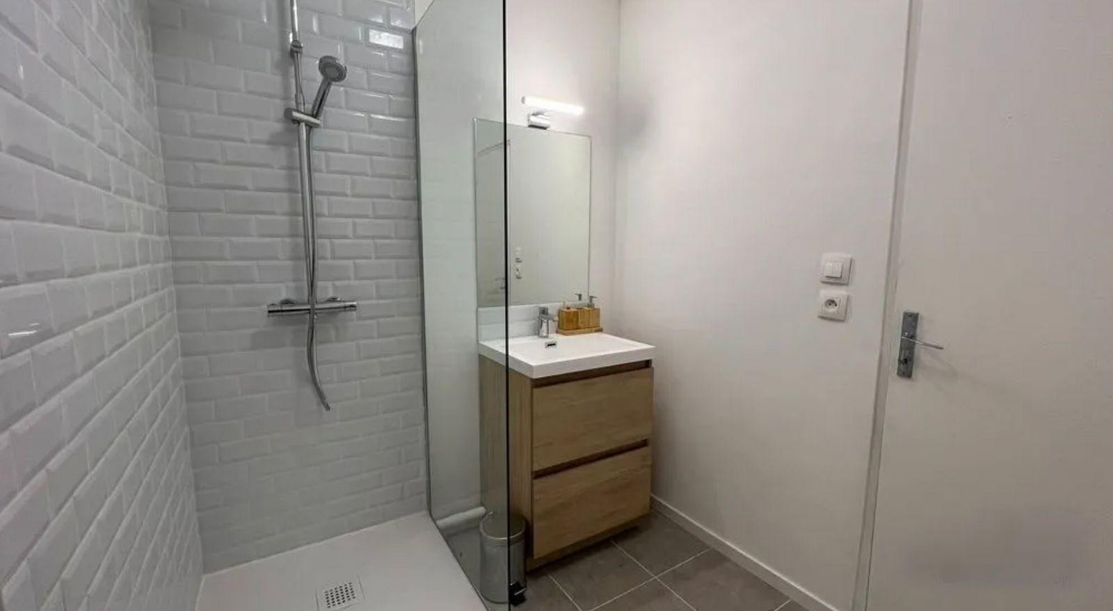 
                                                Location
                                                 T4 meublé 80m² Purpan/Ancely