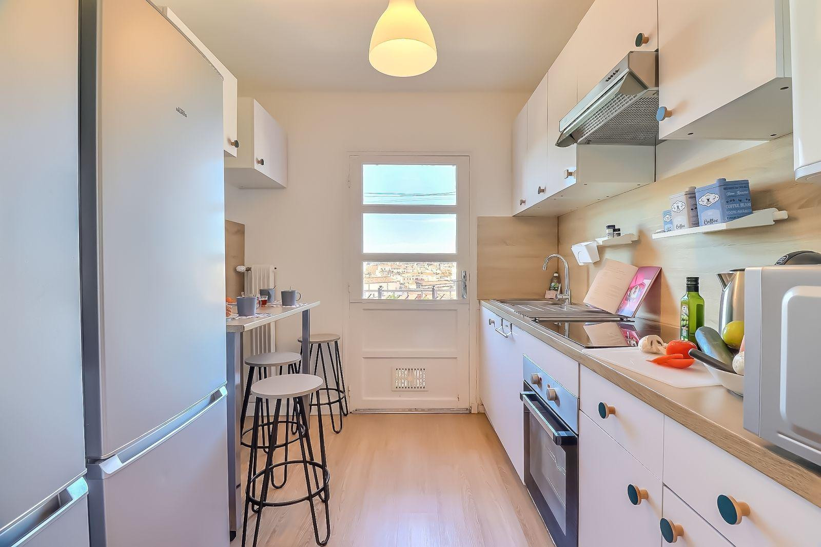 
                                                Location
                                                 🏡 T4 Meublé et équipé à Nîmes Centre ✨🏡