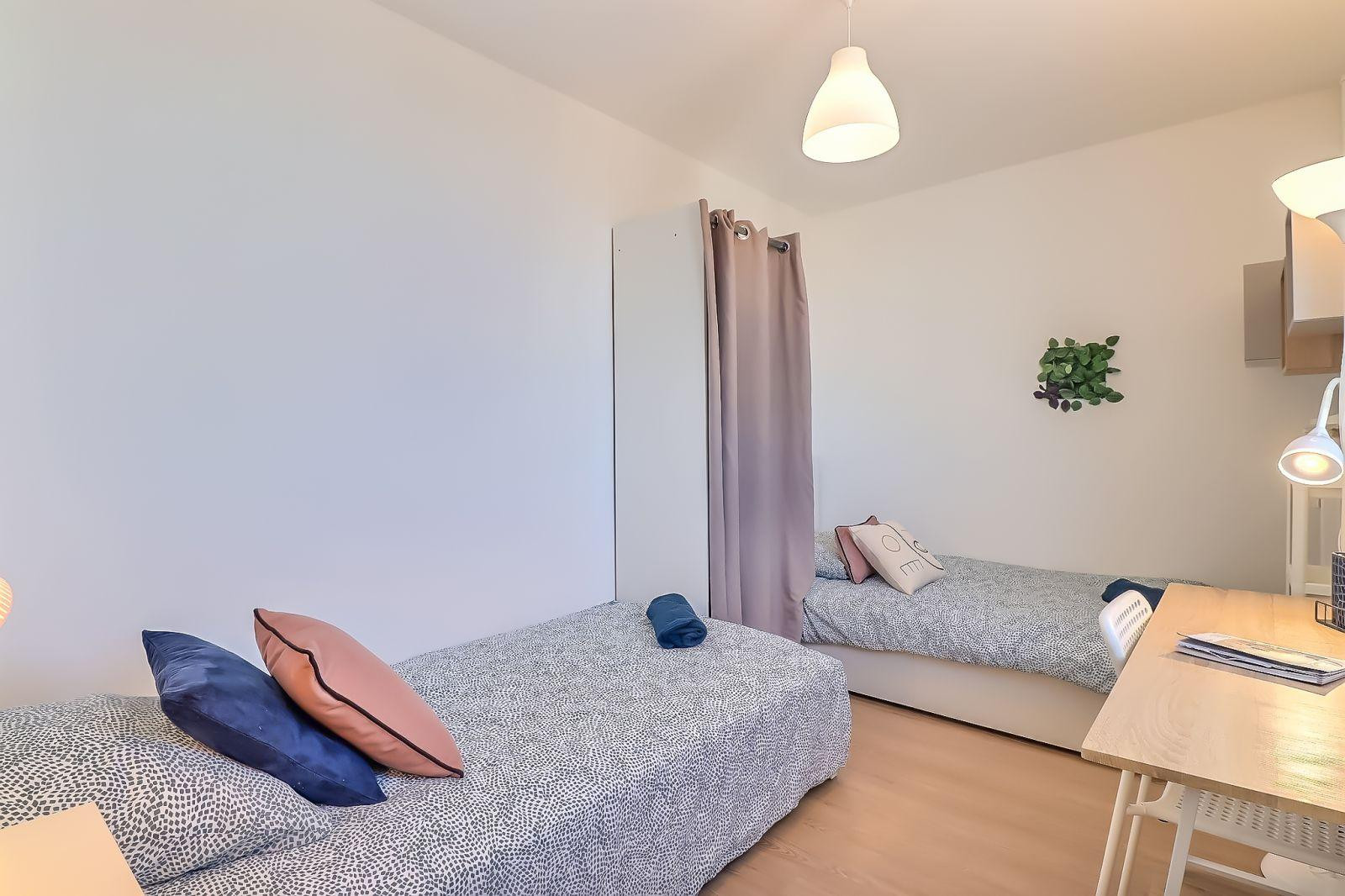 
                                                Location
                                                 🏡 T4 Meublé et équipé à Nîmes Centre ✨🏡