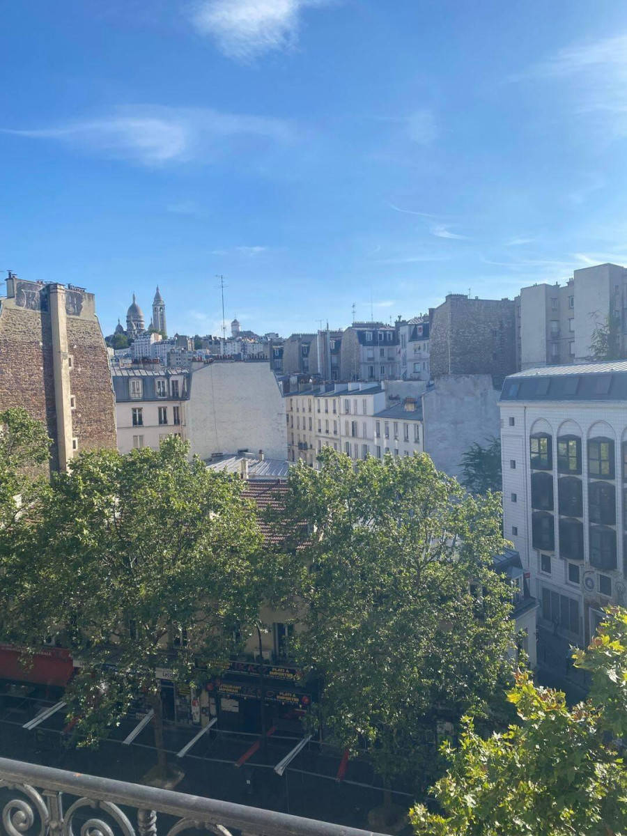 
                                                Location
                                                 T4 meublé lumineux rénové 5è Etage vue Sacré Coeur