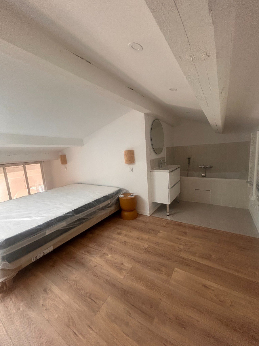 
                                                Location
                                                 T4 meublé - Quartier Perrier