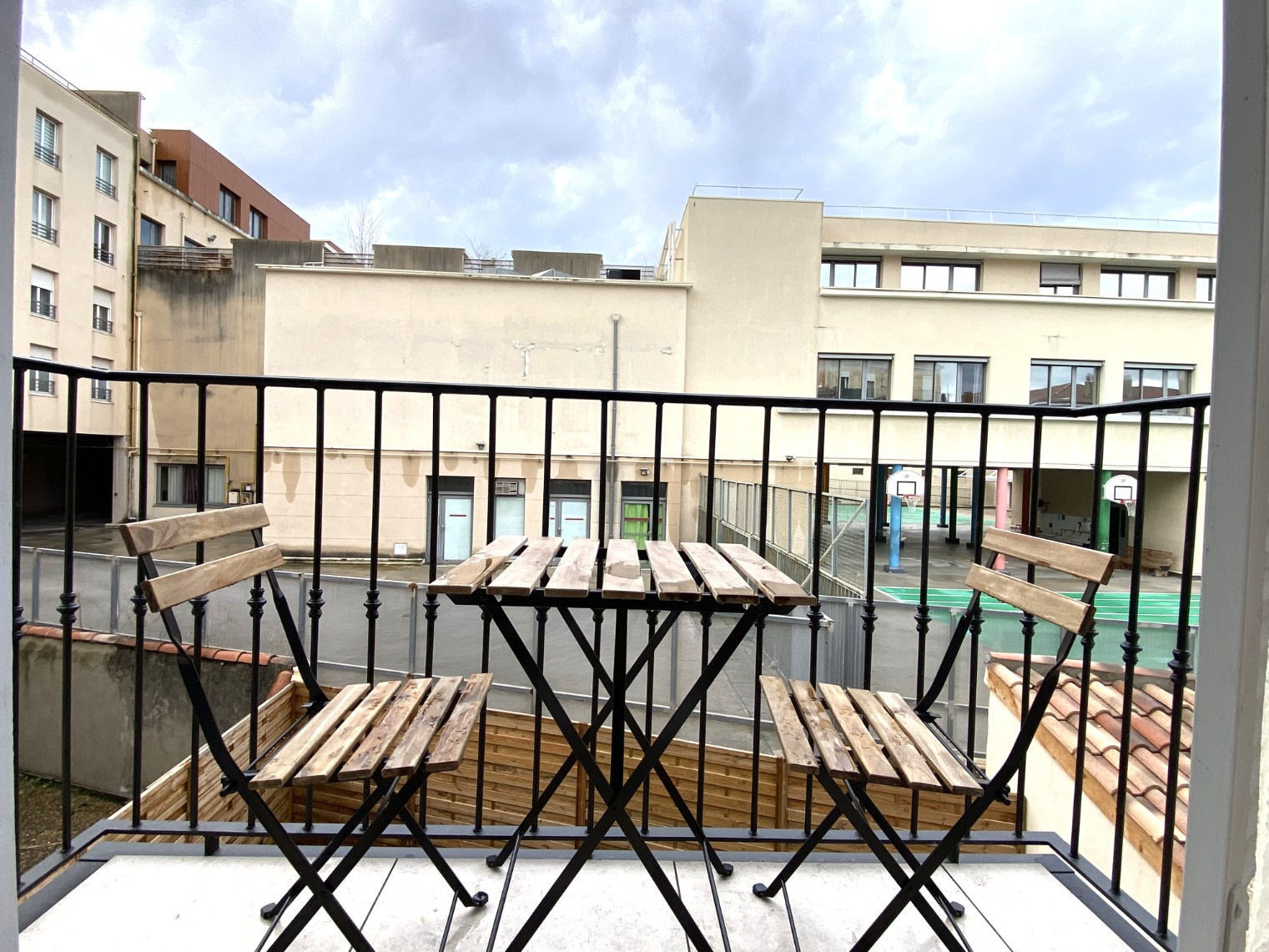 
                                                Location
                                                 T4 meublé - Quartier Perrier