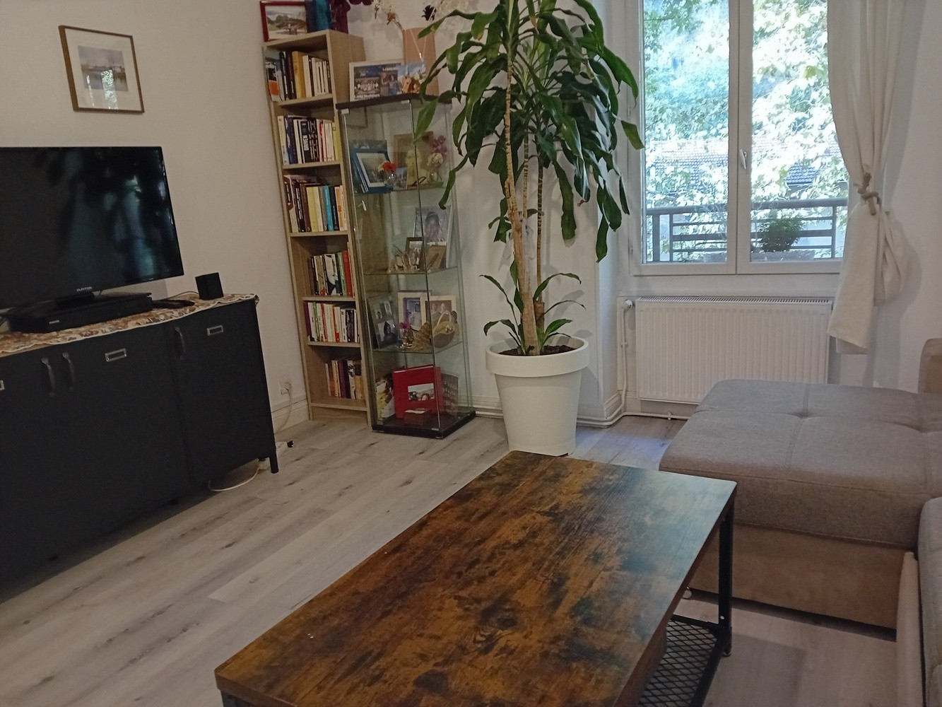 
                                                Location
                                                 T4 meublé rénové – 73 m² - Vienne centre