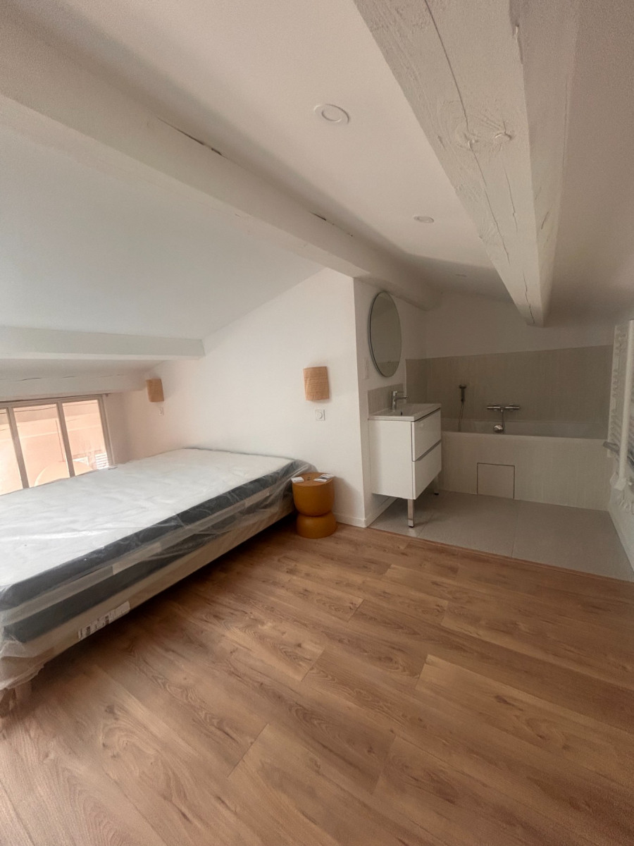 
                                                Location
                                                 T4 meublé neuf - Quartier Perrier