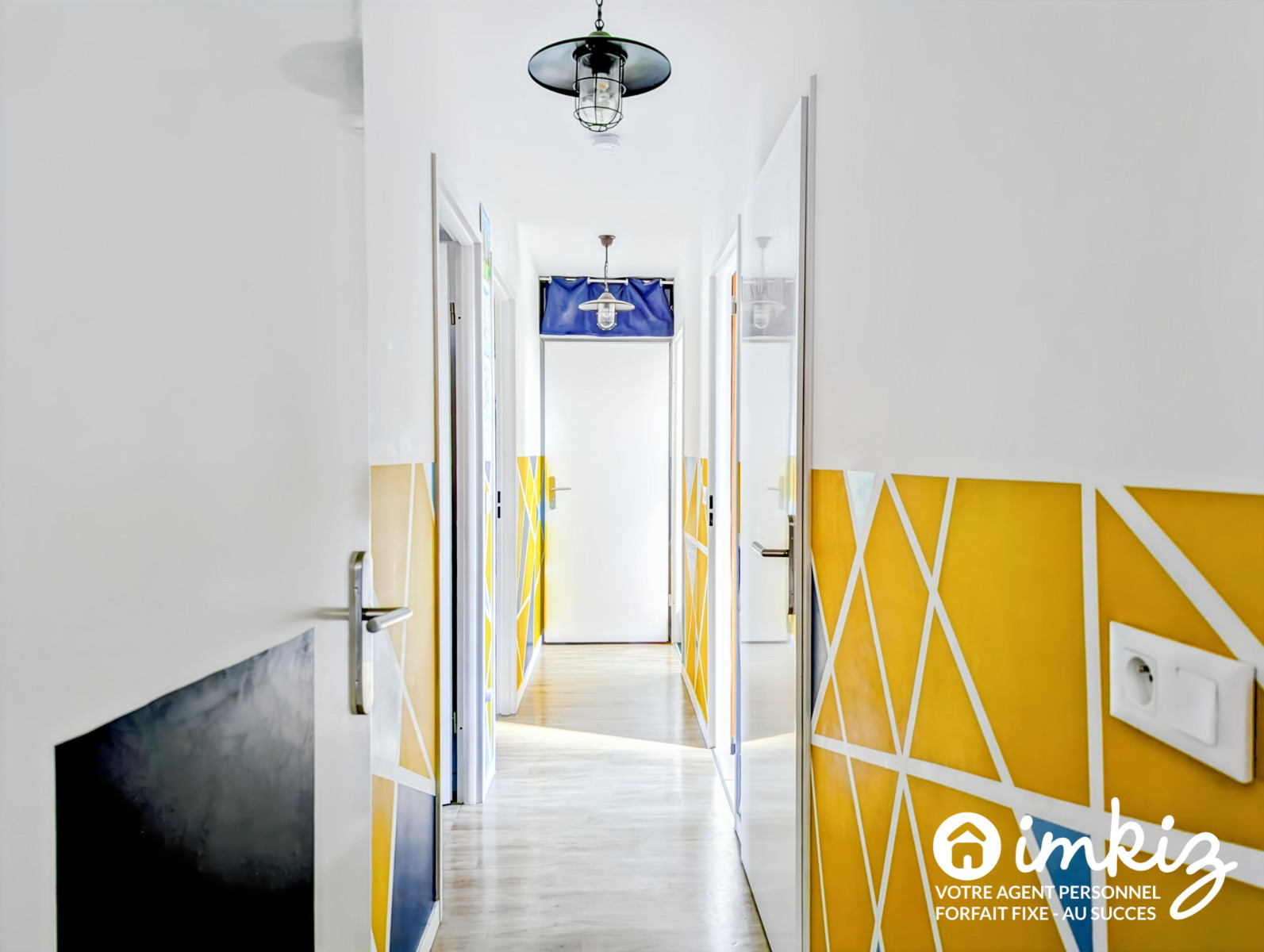 
                                                Vente
                                                 T4 pièces esprit maison avec terrasse 60m²