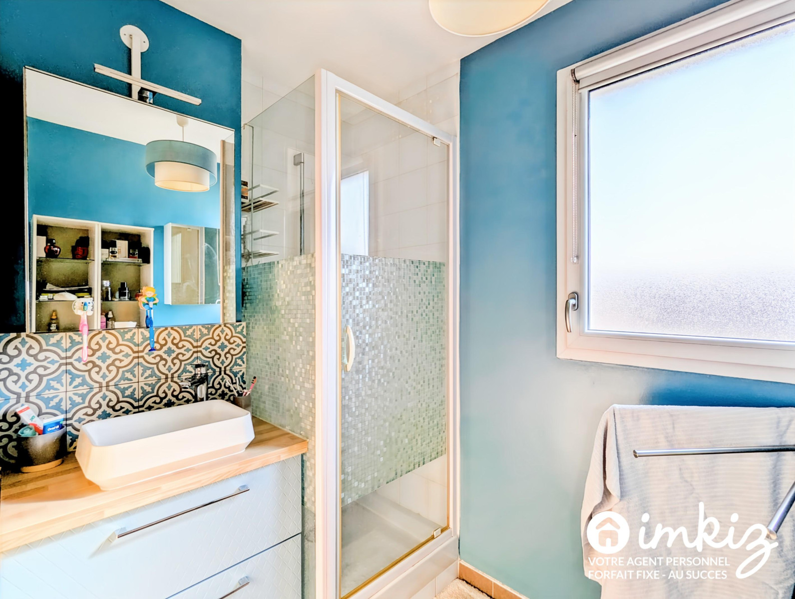 
                                                Vente
                                                 T4 pièces esprit maison avec terrasse 60m²