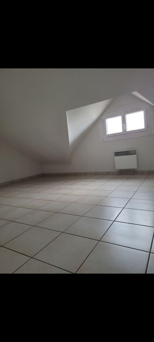 
                                                Location
                                                 T4 plein sud