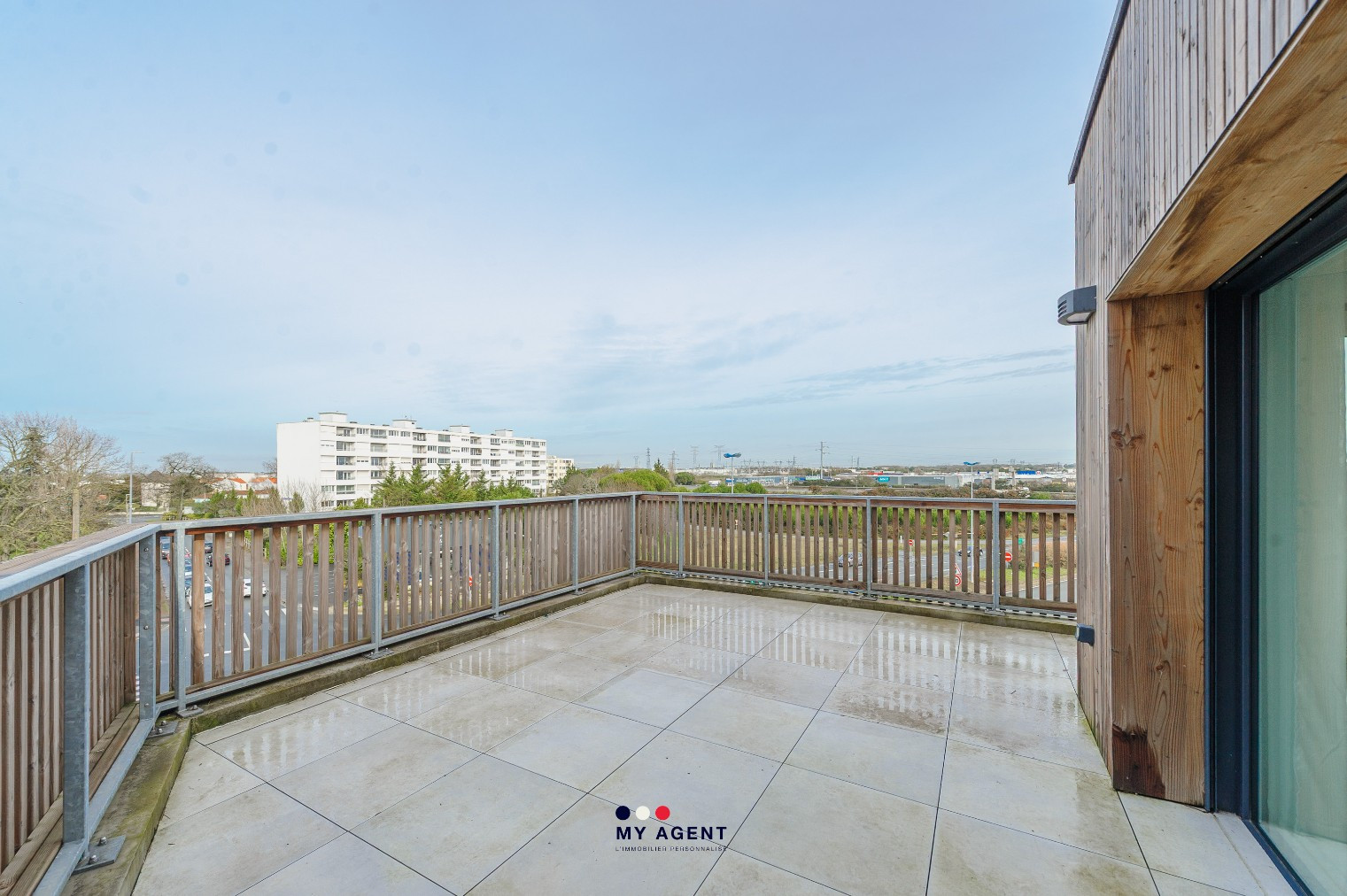 
                                                Vente
                                                 T4 neuf avec grande terrasse 35m2 – Dernier étage