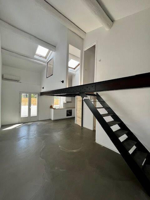 
                                                Location
                                                 T4 refait à neuf avec terrasse plein sud et garage