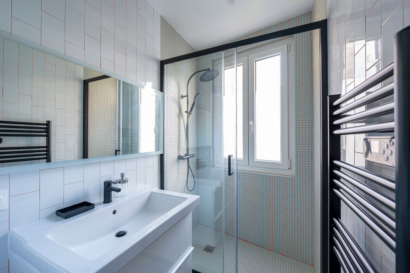 
                                                Location
                                                 T4 refait à neuf Moderne & Cosy (loyer tout inclus)