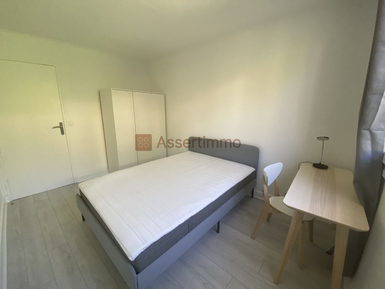 
                                                Location
                                                 T4 rénové 3 chambres meublées - Vitry Centre