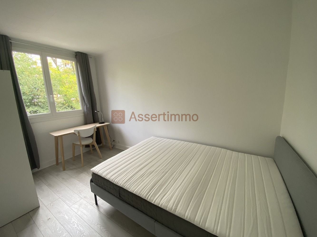 
                                                Location
                                                 T4 rénové 3 chambres meublées - Vitry Centre