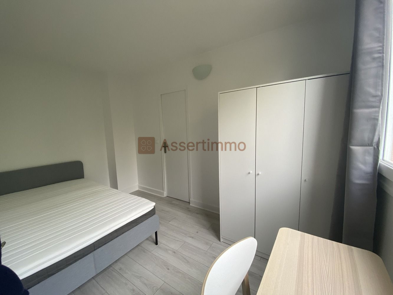 
                                                Location
                                                 T4 rénové 3 chambres meublées - Vitry Centre