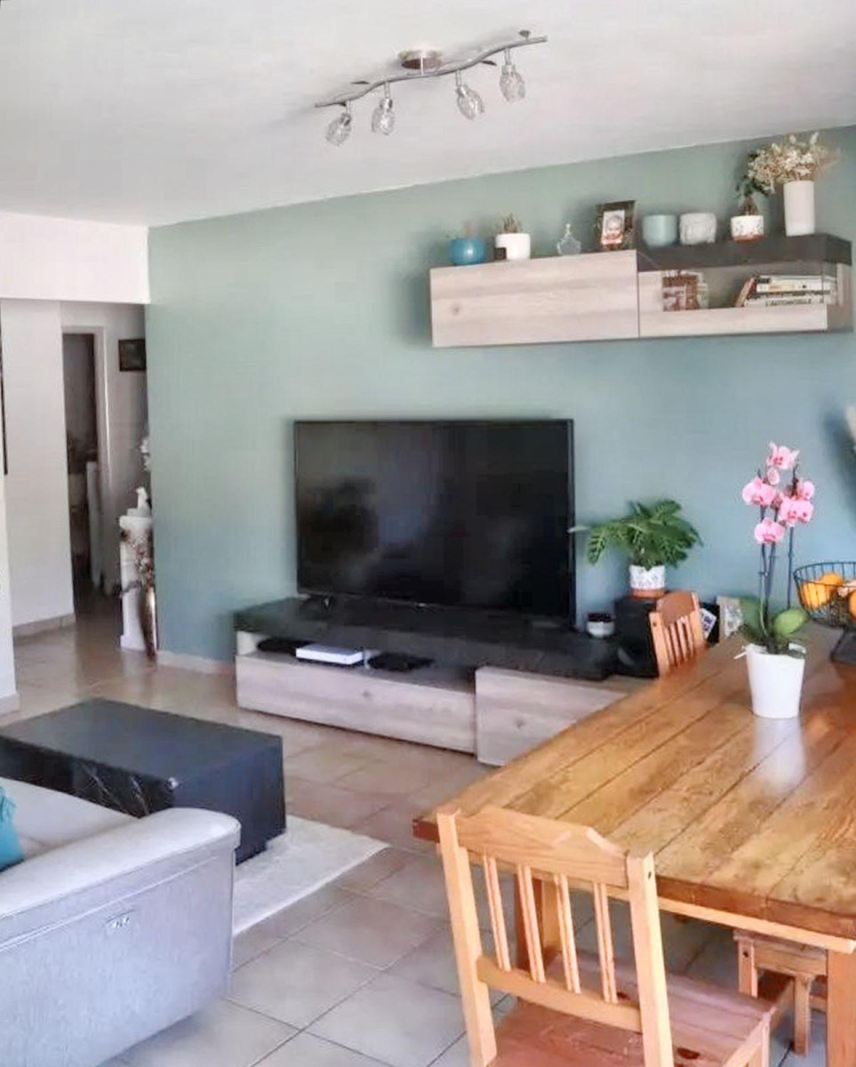 
                                                Location
                                                 T4 traversant plein pied meublée selon la demande