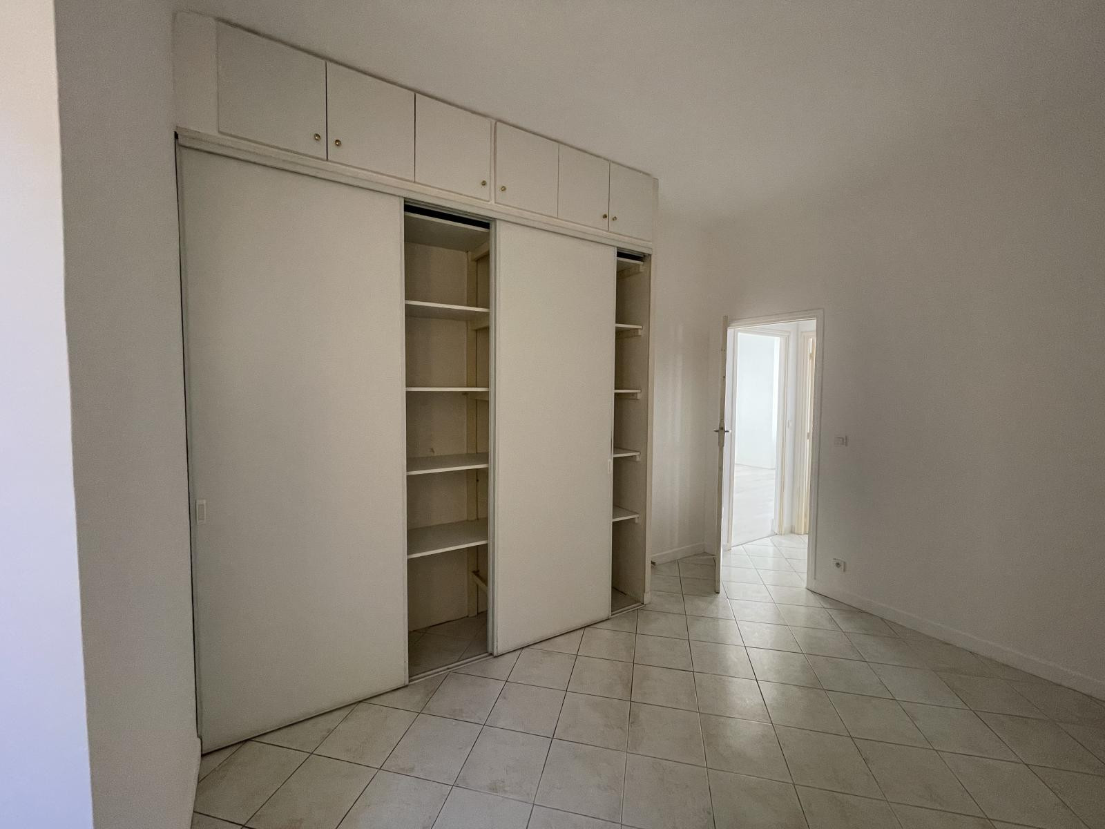 
                                                Location
                                                 T4 vide secteur Grandval-Casone