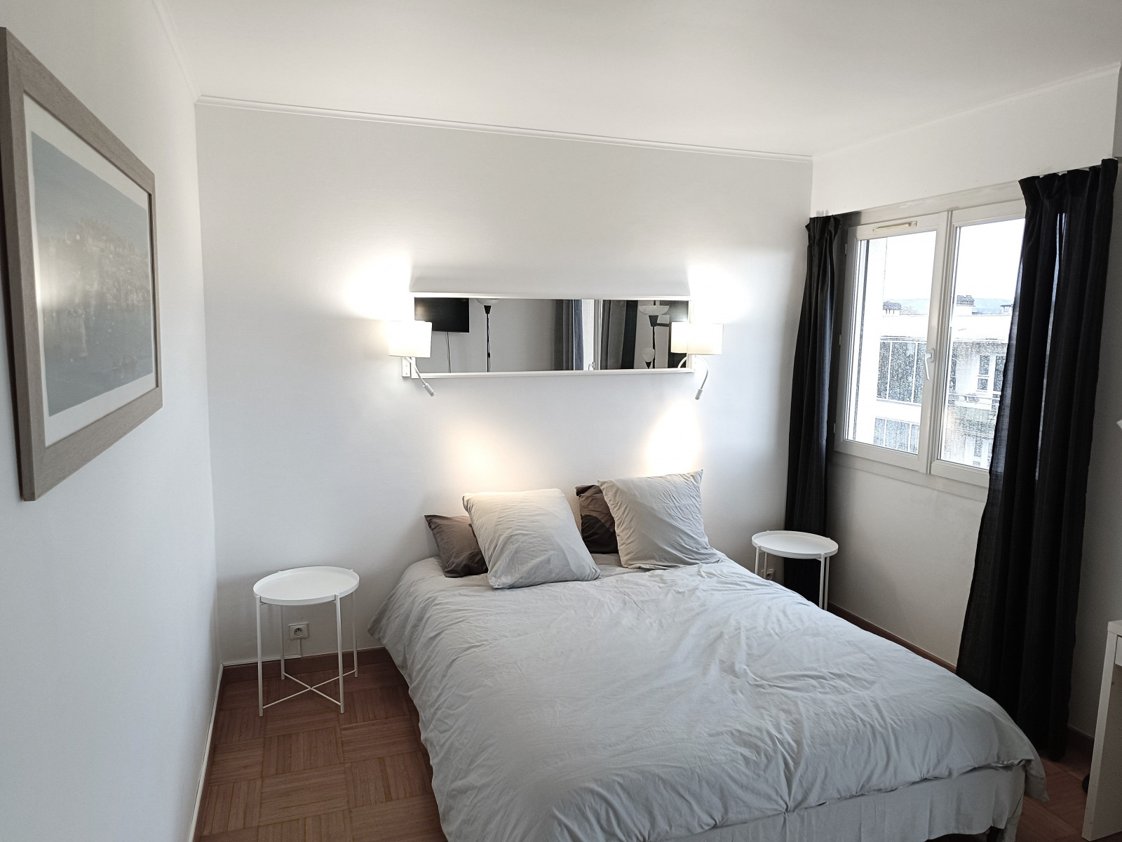 
                                                Location
                                                 T5 -3 chambres - 10 couchages - centre ville  avec parkings -cave - gardien (loyer tout inclus)