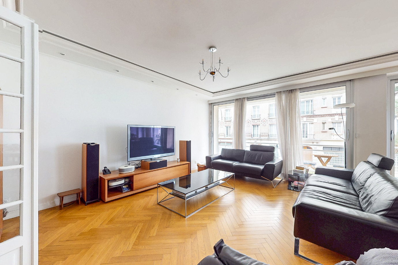 
                                                Vente
                                                 T5 3 chambres refait à neuf à Levallois-Perret