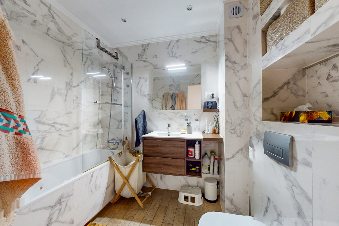 
                                                Vente
                                                 T5 3 chambres refait à neuf à Levallois-Perret