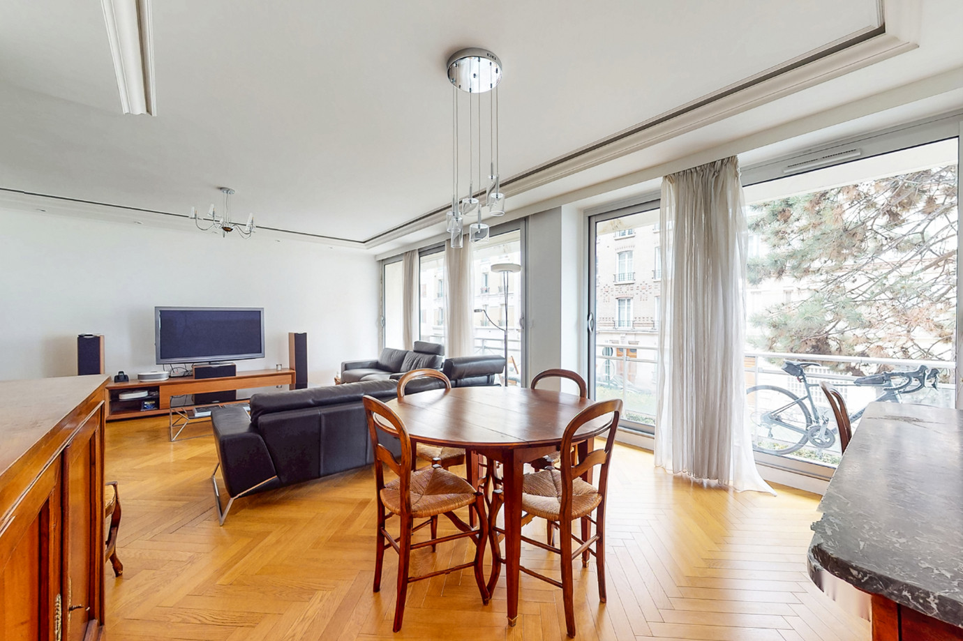 
                                                Vente
                                                 T5 3 chambres refait à neuf à Levallois-Perret