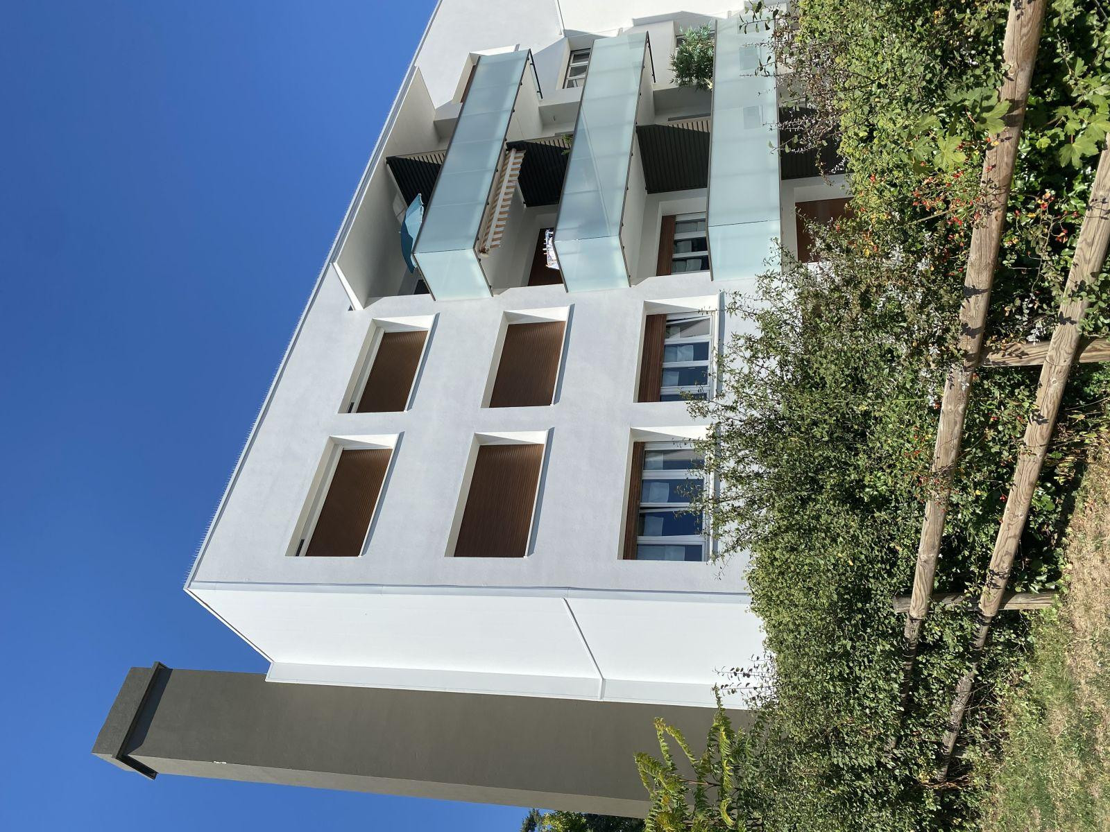 
                                                Location
                                                 T5 96m² traversant lumineux secteur clinique
