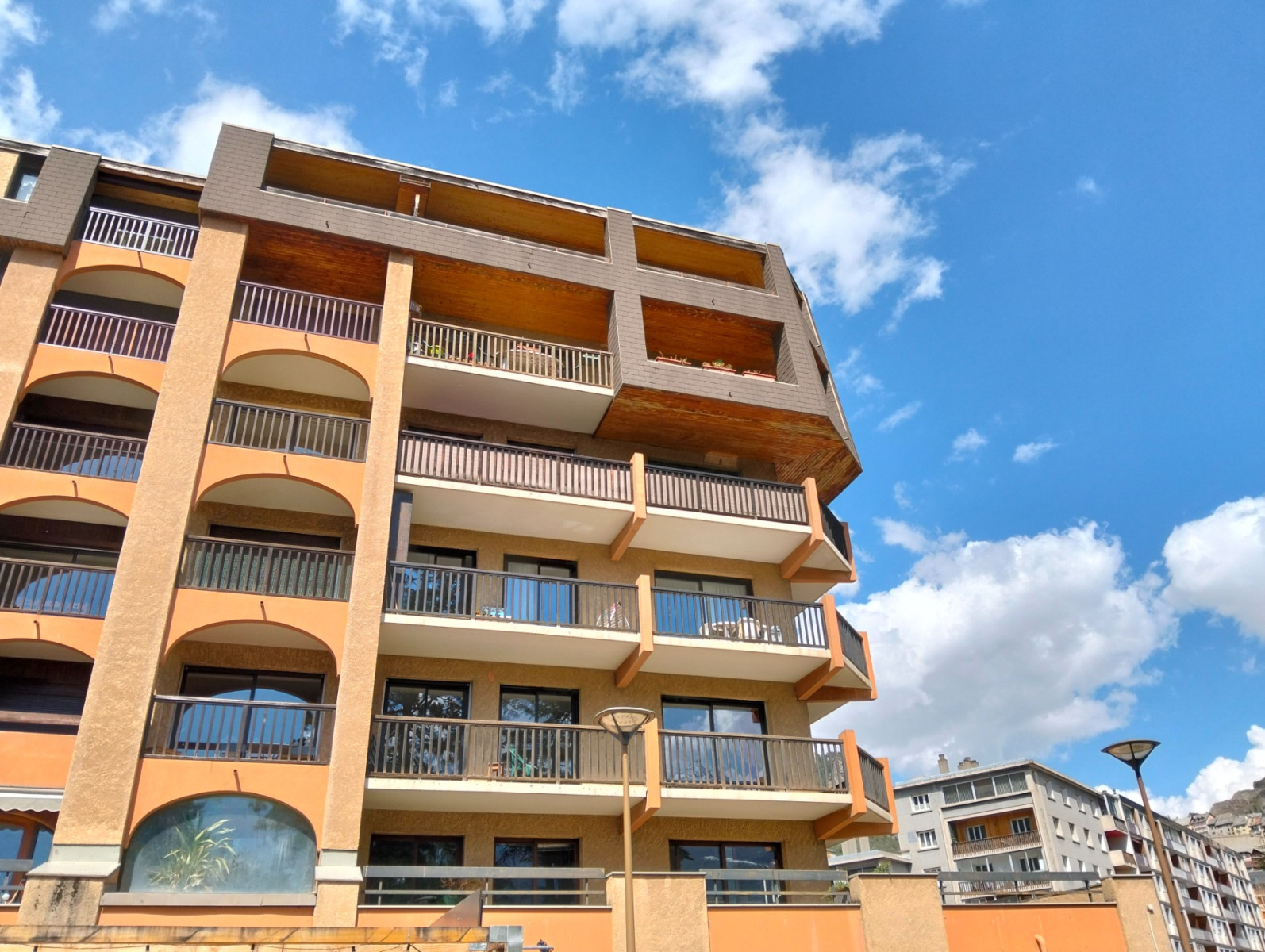
                                                Vente
                                                 T5 centre-ville avec terrasse 65 mètres carrés