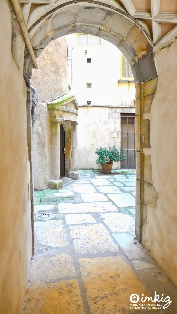 
                                                Vente
                                                 T5 de 89m² - immeuble classé avec vue Belledonne