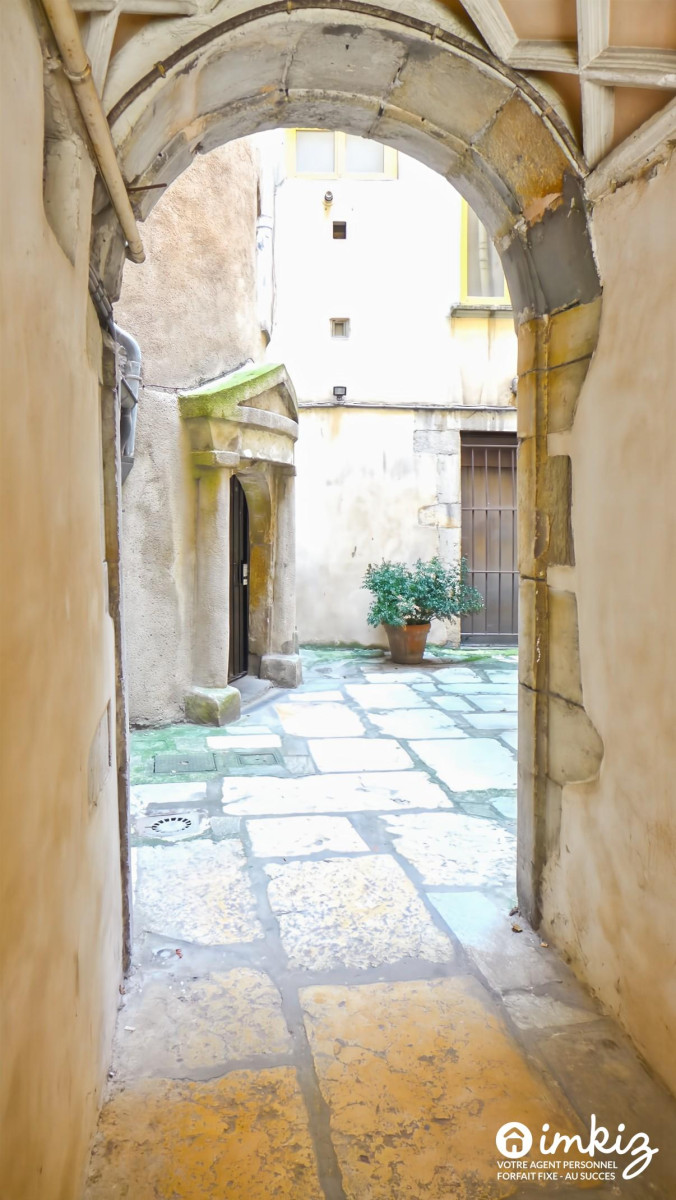 
                                                Vente
                                                 T5 de 89m² - immeuble classé avec vue Belledonne