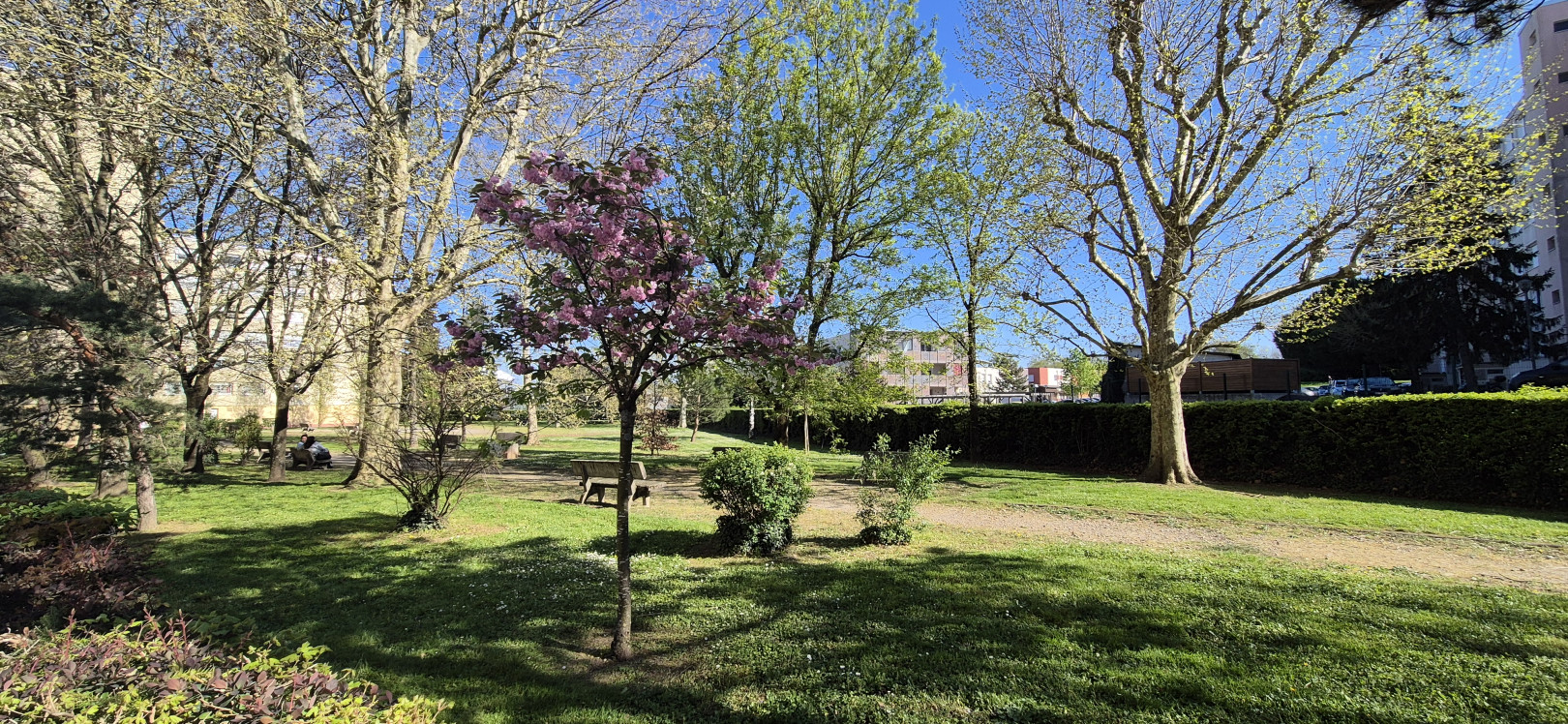 
                                                Vente
                                                 T5 de 95 m² + balcon + cave