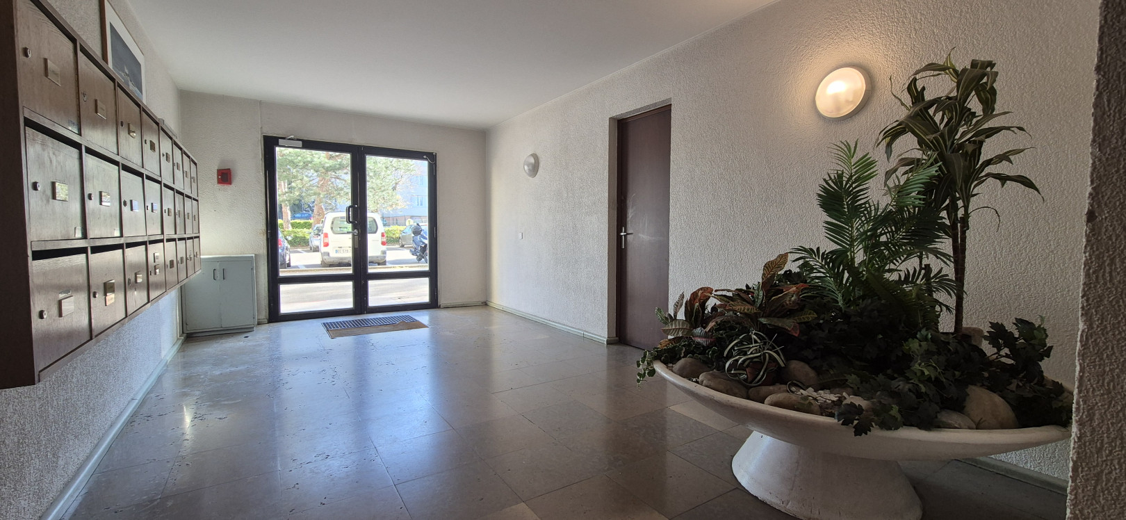 
                                                Vente
                                                 T5 de 95 m² + balcon + cave
