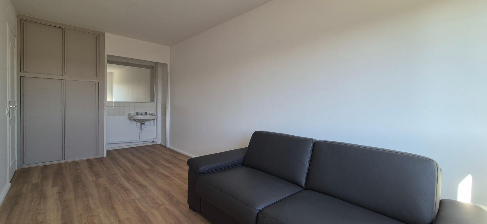 
                                                Vente
                                                 T5 de 95 m² + balcon + cave