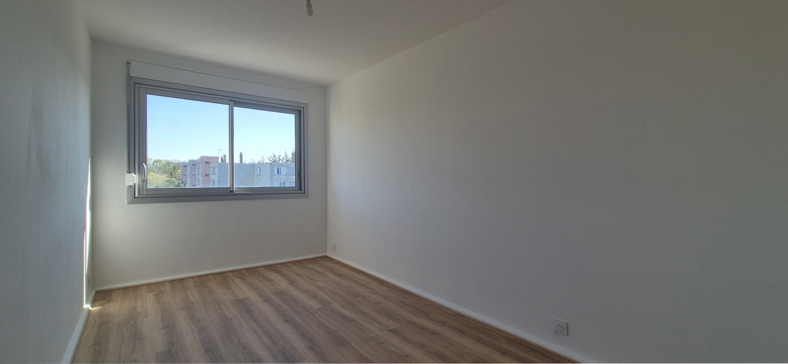 
                                                Vente
                                                 T5 de 95 m² + balcon + cave