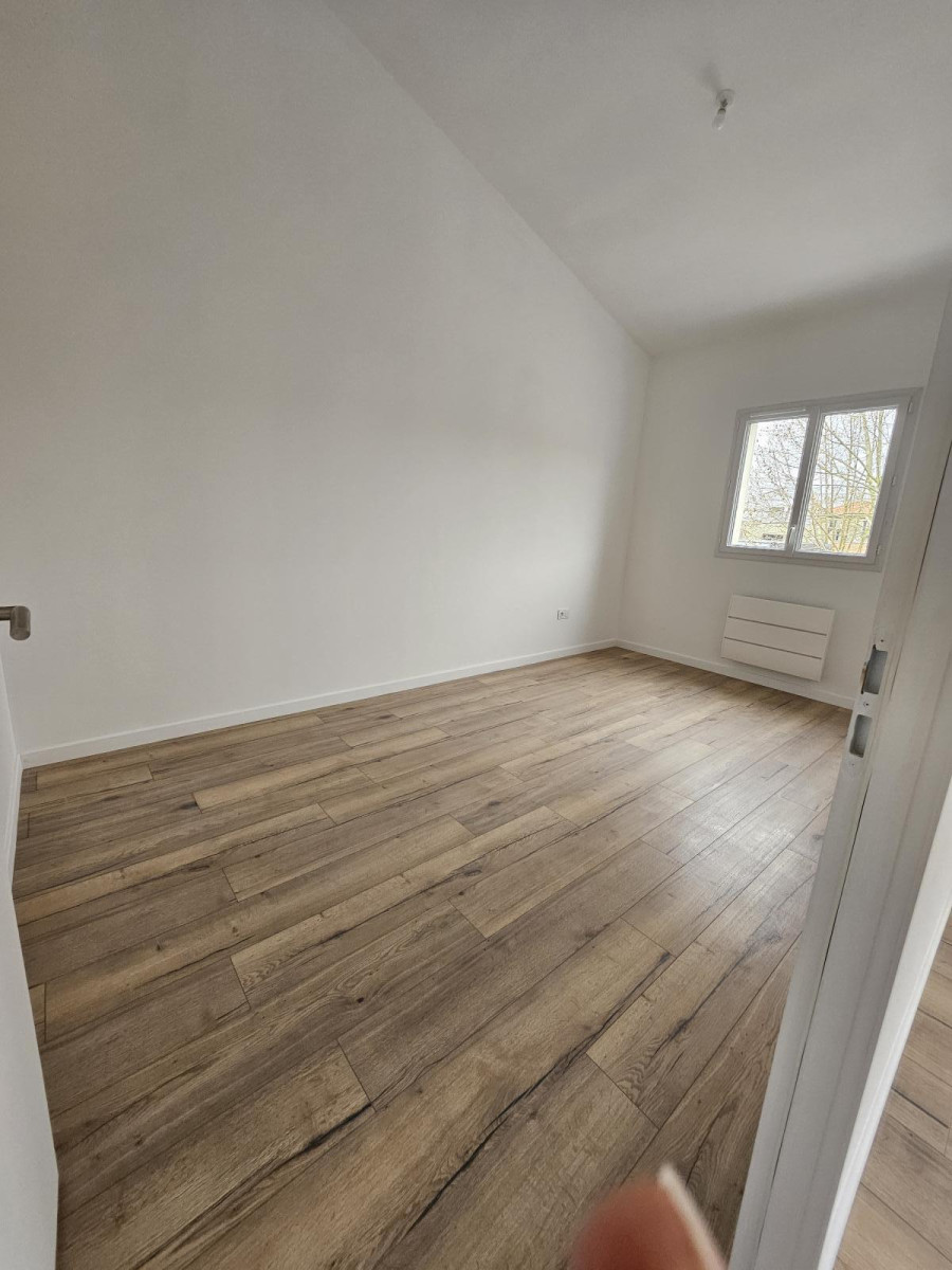 
                                                Location
                                                 T5 en duplex
