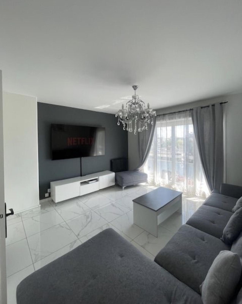 
                                                Location
                                                 T5 lumineux et spacieux