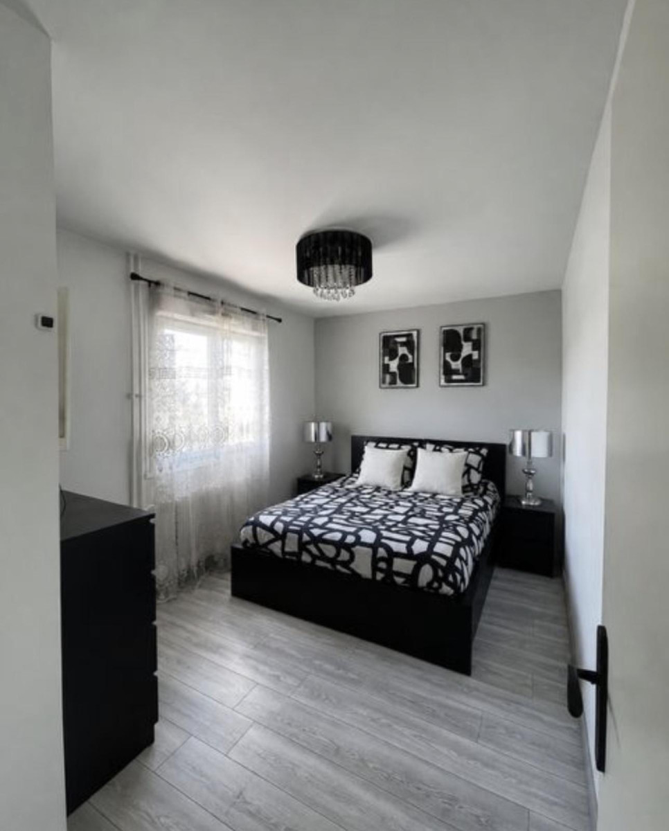 
                                                Location
                                                 T5 lumineux et spacieux