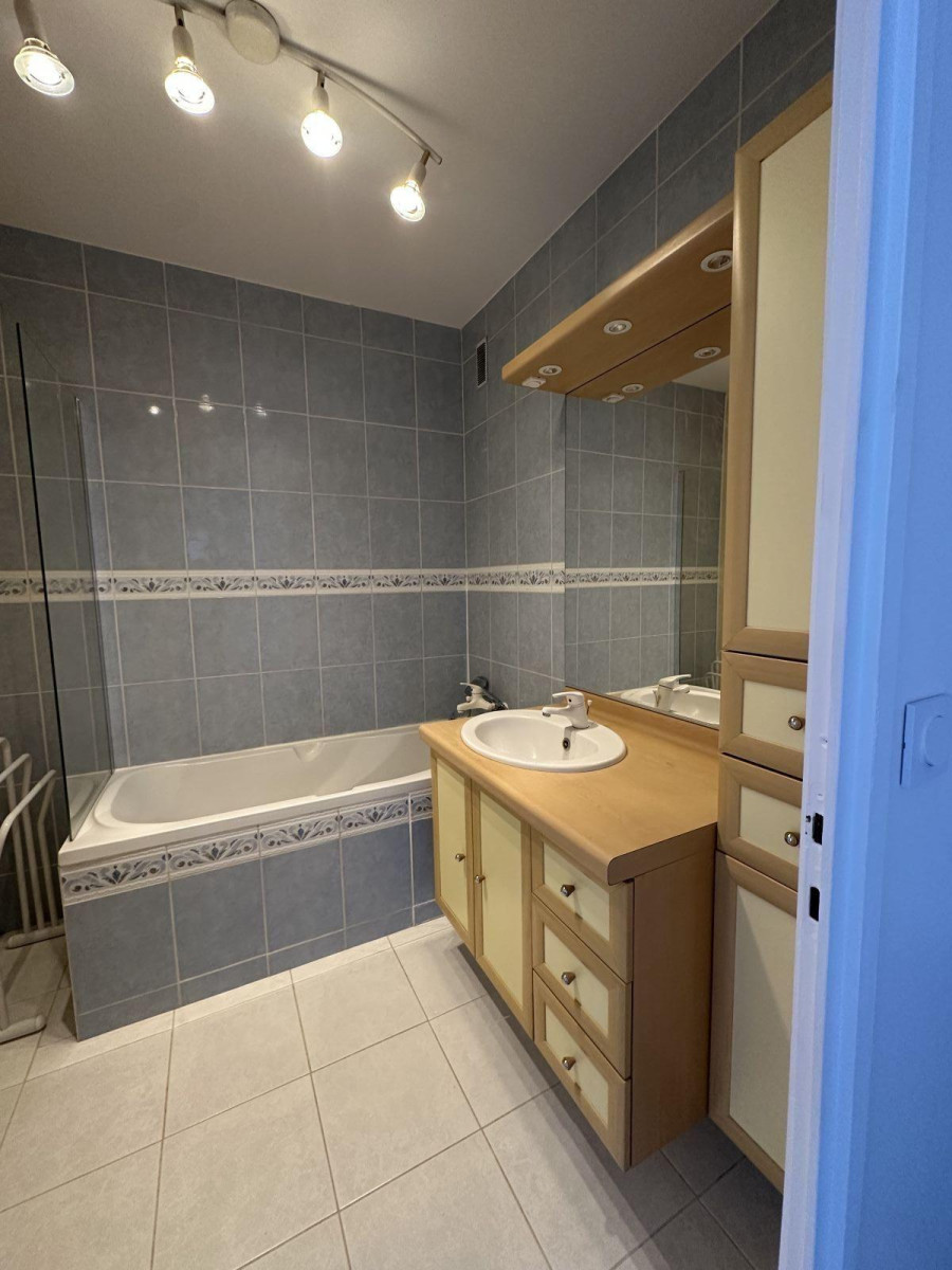 
                                                Location
                                                 T5 meublé à louer 94320 Thiais quartier scolaire