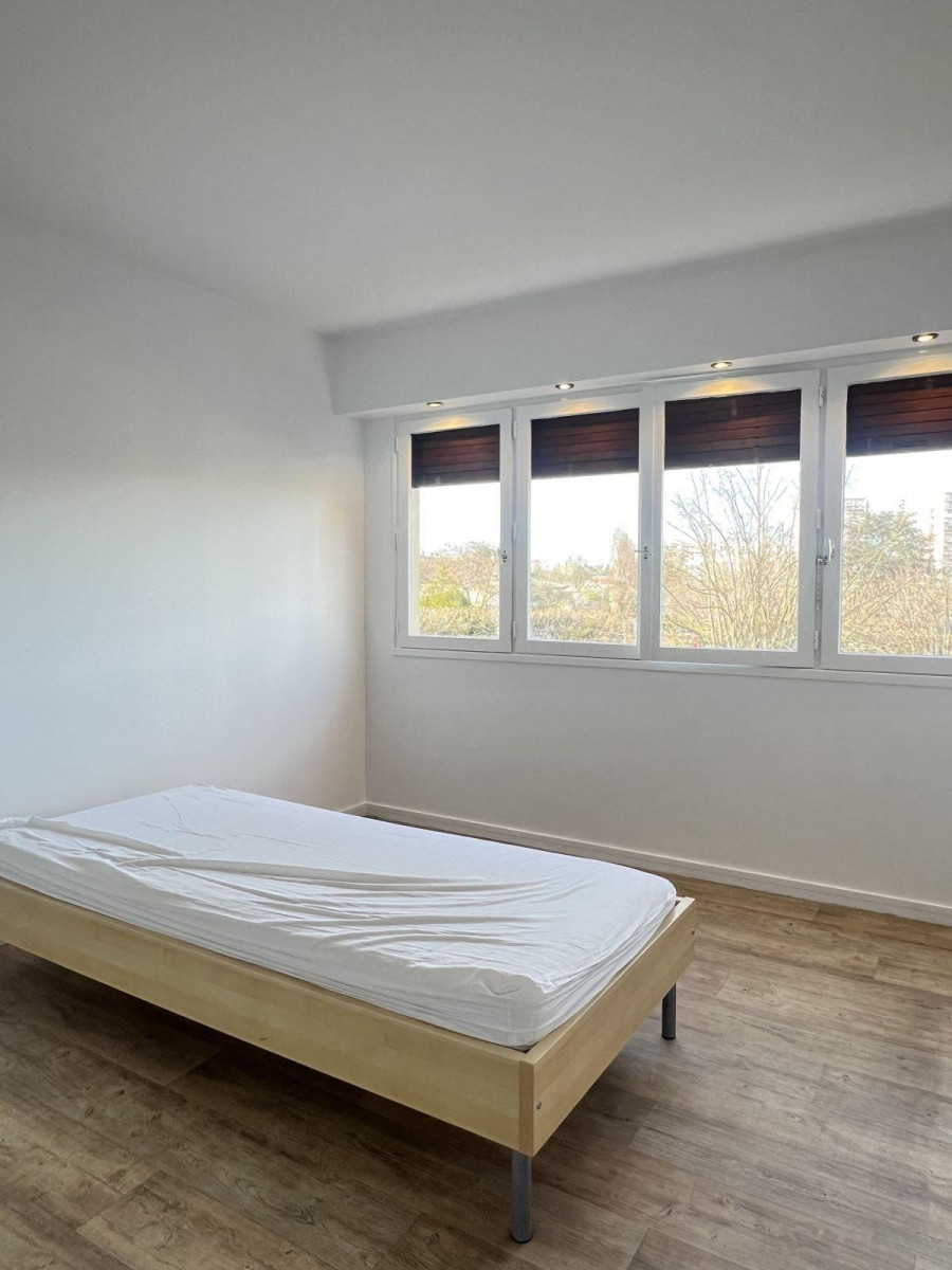 
                                                Location
                                                 T5 meublé à louer 94320 Thiais quartier scolaire