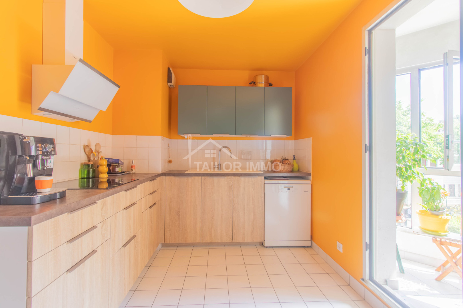 
                                                Vente
                                                 T5 Monplaisir avec balcon et garage