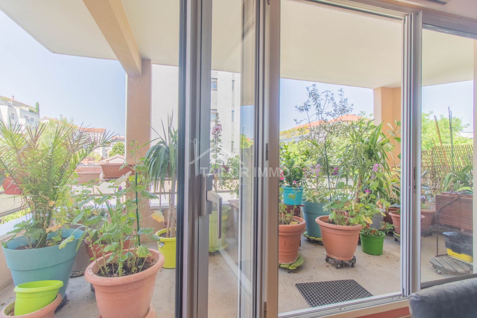 
                                                Vente
                                                 T5 Monplaisir avec balcon et garage