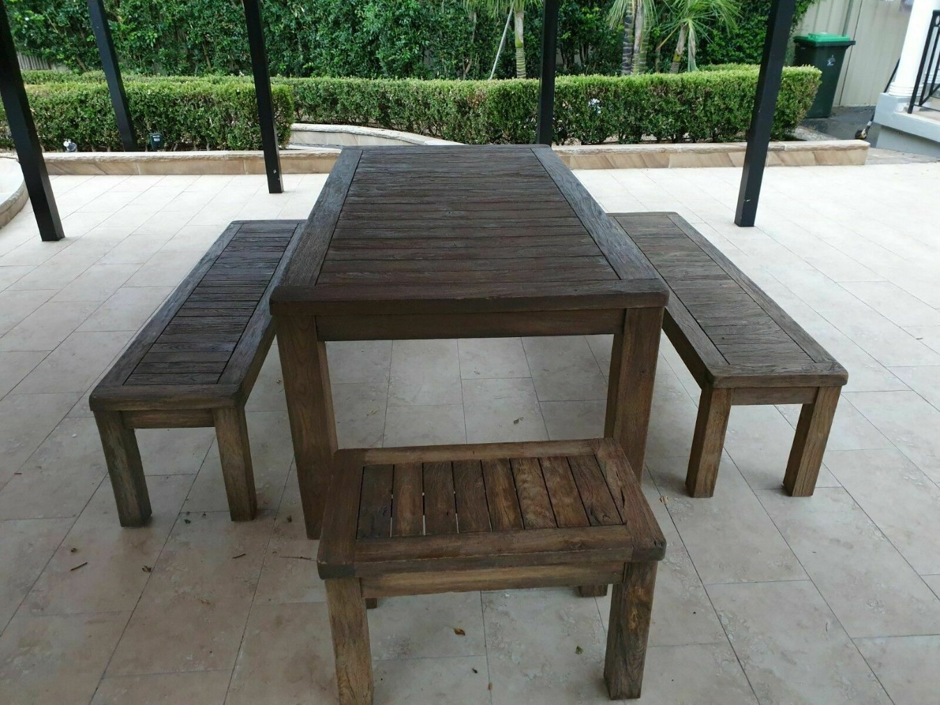 
                                                Meuble
                                                 Table de réglage d'extérieur en teck 4x bancs.