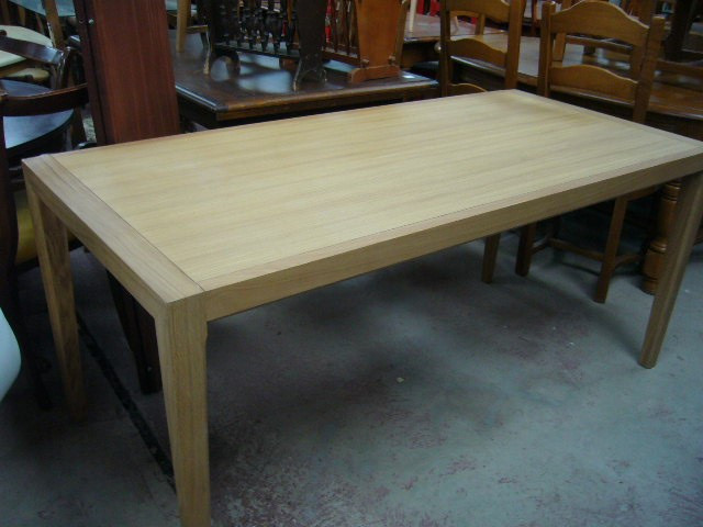 
                                                Meuble
                                                 Table en bois naturel, promotion