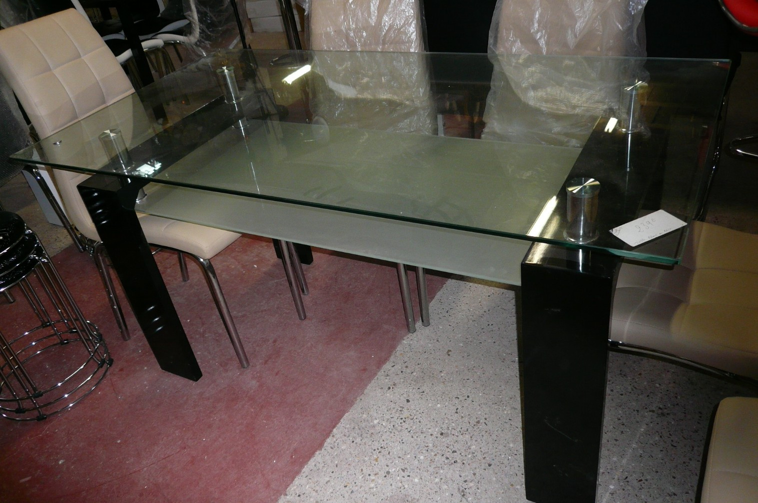 
                                                Meuble
                                                 Table en verre neuve