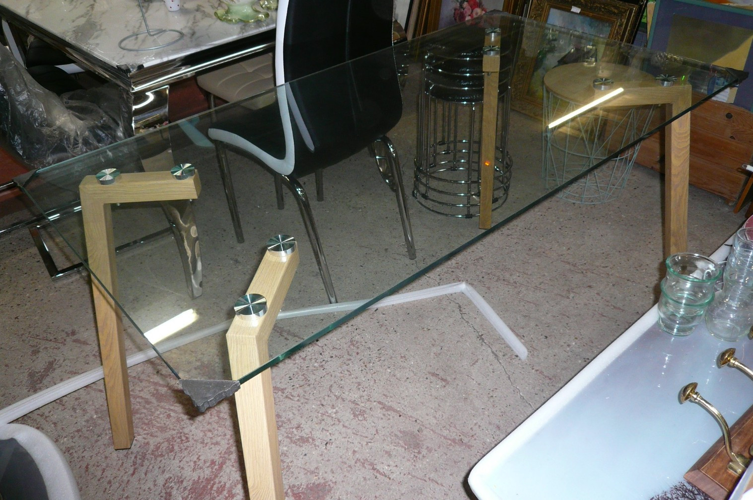 
                                                Meuble
                                                 Table en verre neuve, promotion