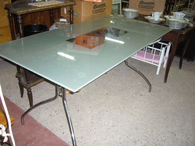 
                                                Meuble
                                                 Table en verre sablé, promotion