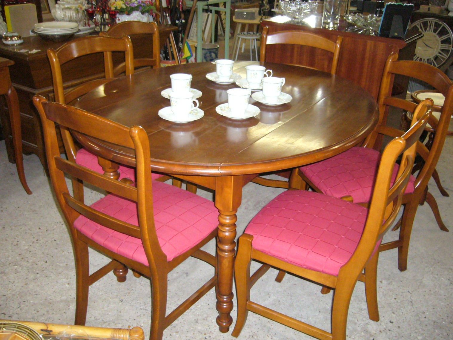 
                                                Meuble
                                                 Table et 6 chaises en merisier