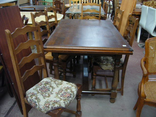 
                                                Meuble
                                                 Table et 6 chaises, promotion