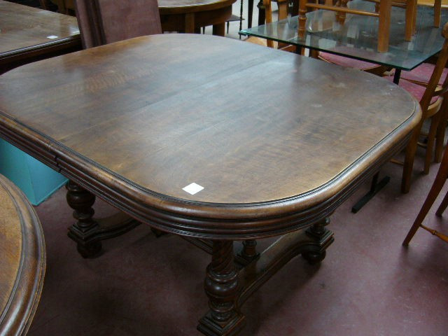 
                                                Meuble
                                                 Table Henri II, promotion