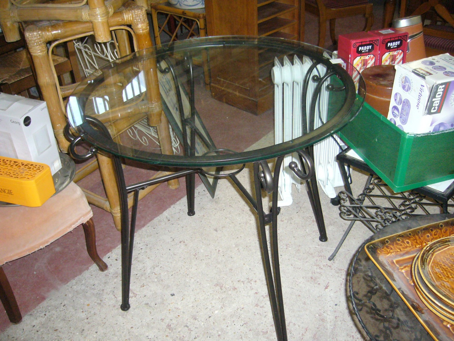 
                                                Meuble
                                                 Table ronde en verre