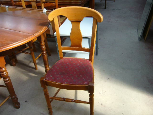 
                                                Meuble
                                                 Table ronde et 6 chaises, promotion
